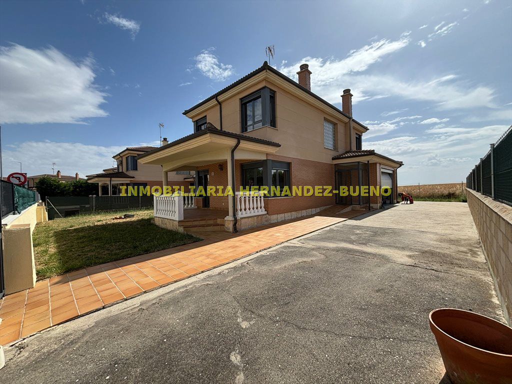 Vista exterior de Casa o xalet en venda en La Vellés  amb Calefacció