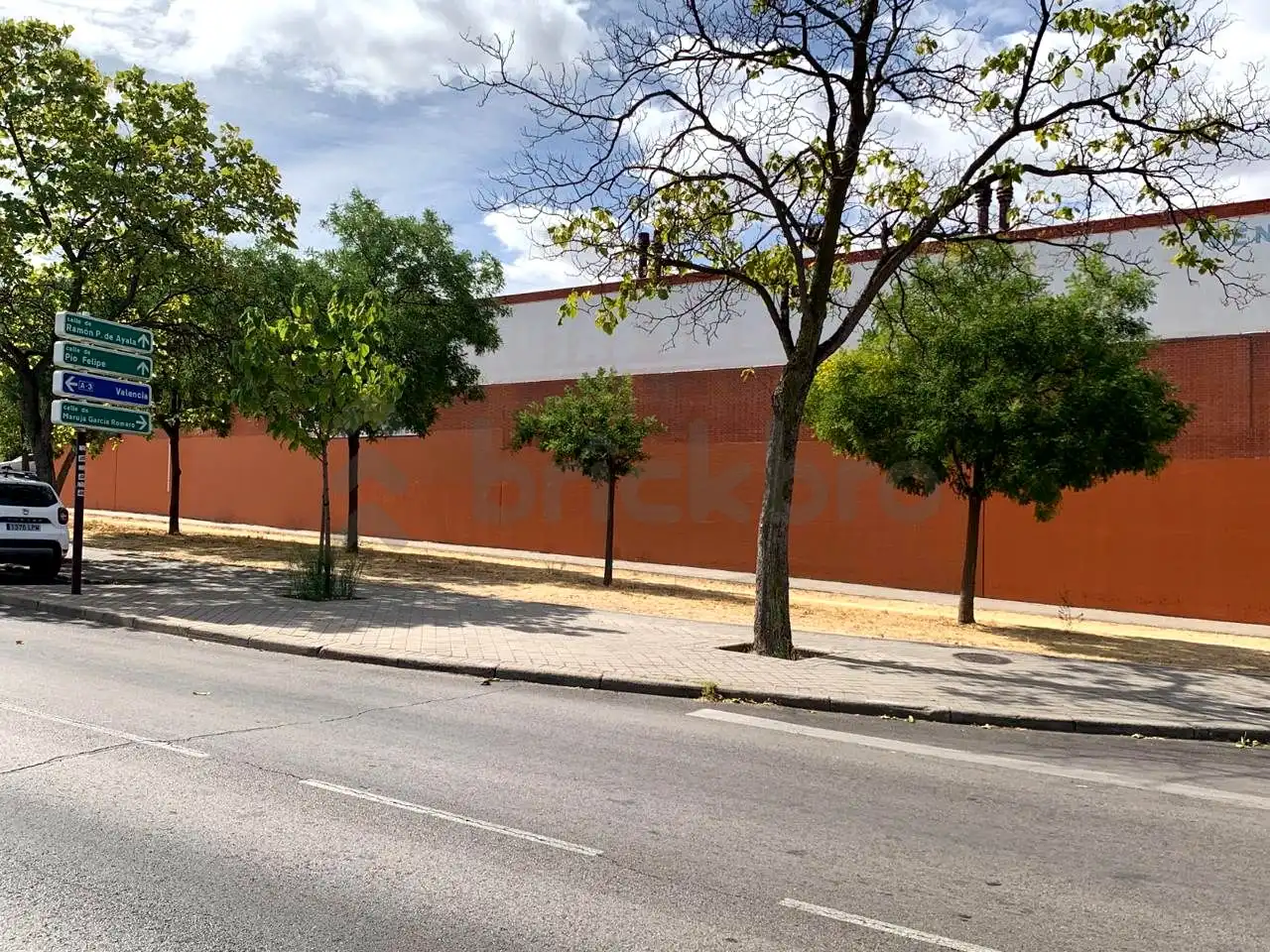 Außenansicht von Fabrikhallen zur Miete in Madrid