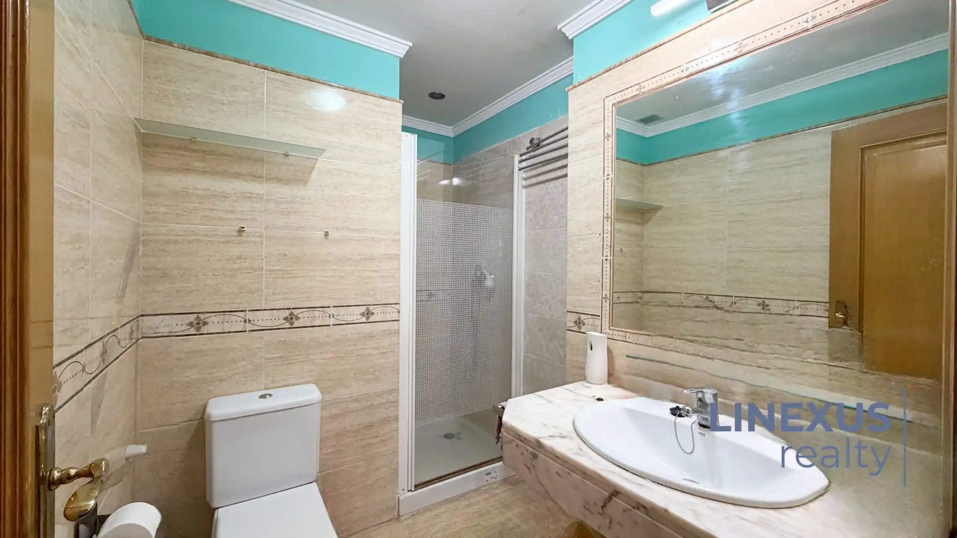 Badezimmer von Maisonette zum Verkauf in Las Palmas de Gran Canaria mit Parkett, Möbliert und Ofen
