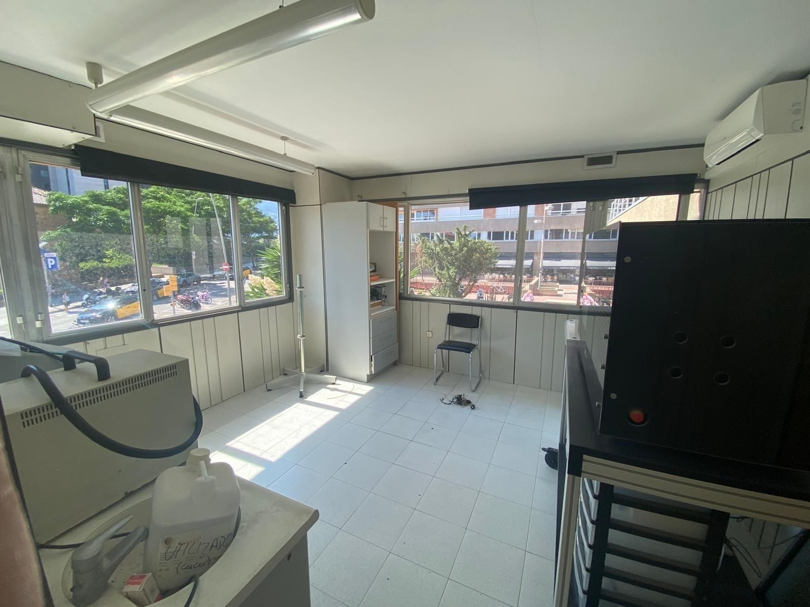 Office for sale in  Barcelona Capital  with Air Conditioner