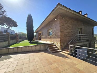 Casa con balcone in vendita a Cabrils