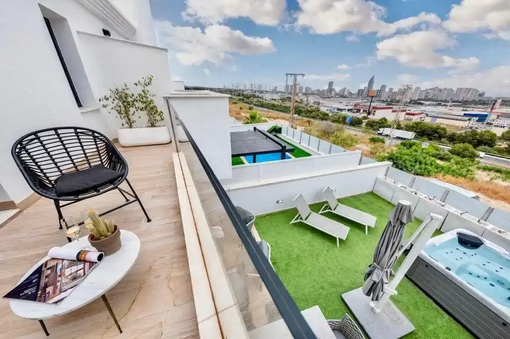 Terrasse von Erdgeschoss zur Miete in Finestrat mit Klimaanlage, Privatgarten und Schwimmbad