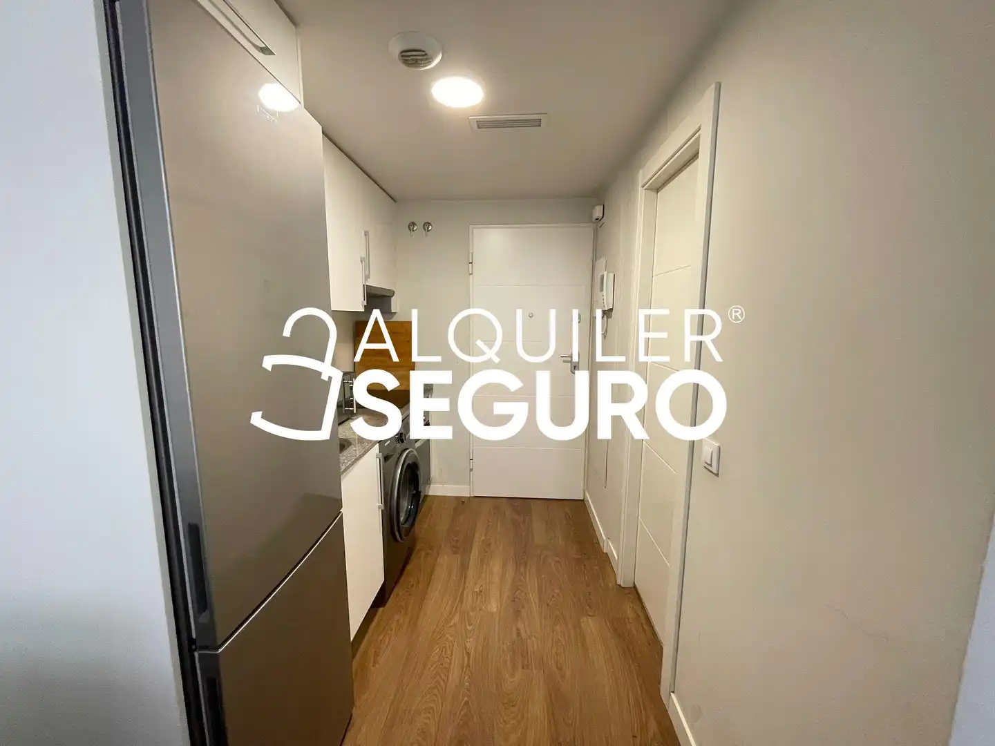 Cuina de Pis de lloguer en Madrid amb Aire condicionat, Calefacció i Moblat
