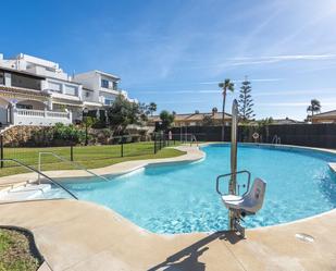 Swimming pool of Single-family semi-detached for sale in Estepona  with Air Conditioner, Heating and Private garden