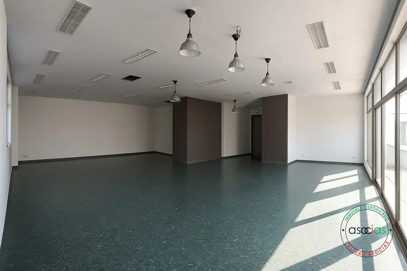 Local comercial en venta en El Entrego - Calle Jovellanos 4