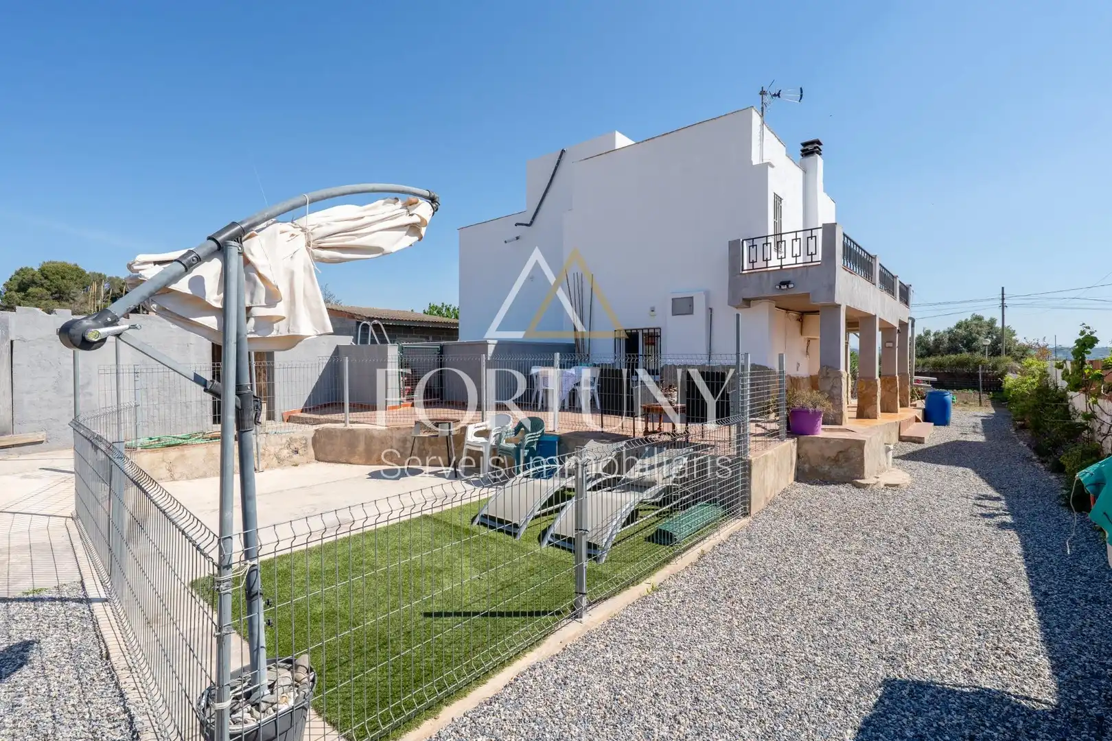 Vista exterior de Casa o xalet en venda en Alcover amb Aire condicionat, Jardí privat i Terrassa