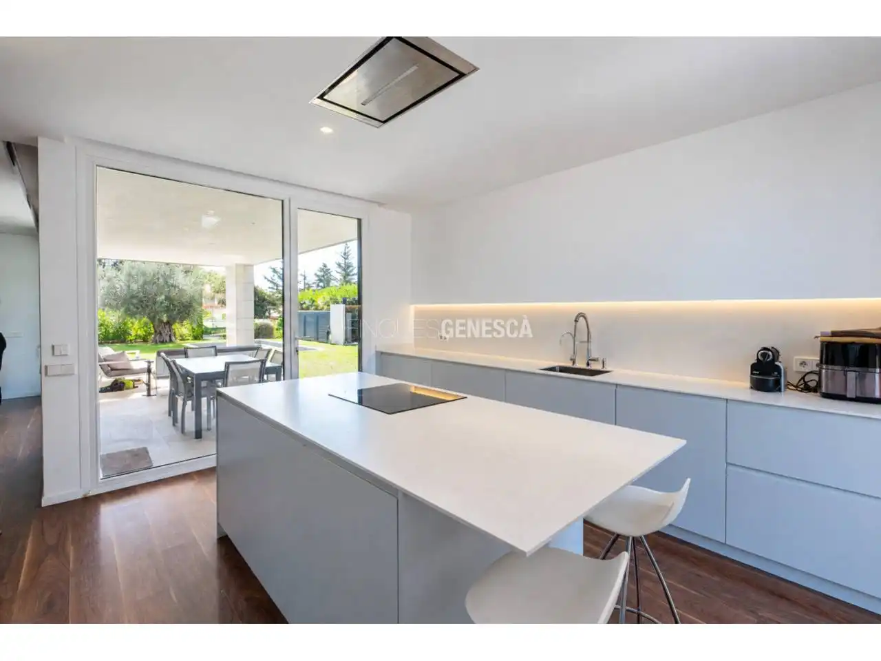 House with pool for sale in Calle Pinetells, imagen 2