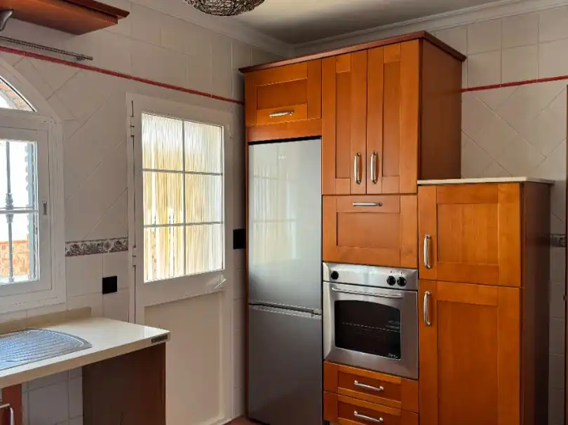 Cuina de Casa o xalet de lloguer en Cártama amb Aire condicionat, Terrassa i Moblat
