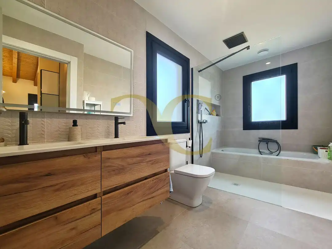Bathroom of Houses for sale in Oviedo   with Air Conditioner, Heating and Private garden