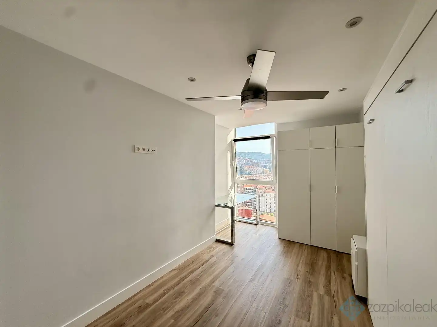Bedroom of Flat for rent in Bilbao   with Heating and Furnished