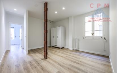 Bedroom of Flat to rent in  Madrid Capital  with Air Conditioner, Heating and Parquet flooring