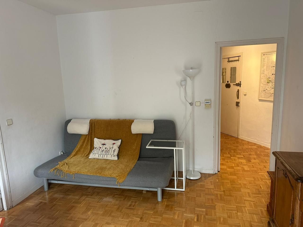 Sala de estar de Piso de alquiler en  Madrid Capital con Calefacción, Trastero y Amueblado