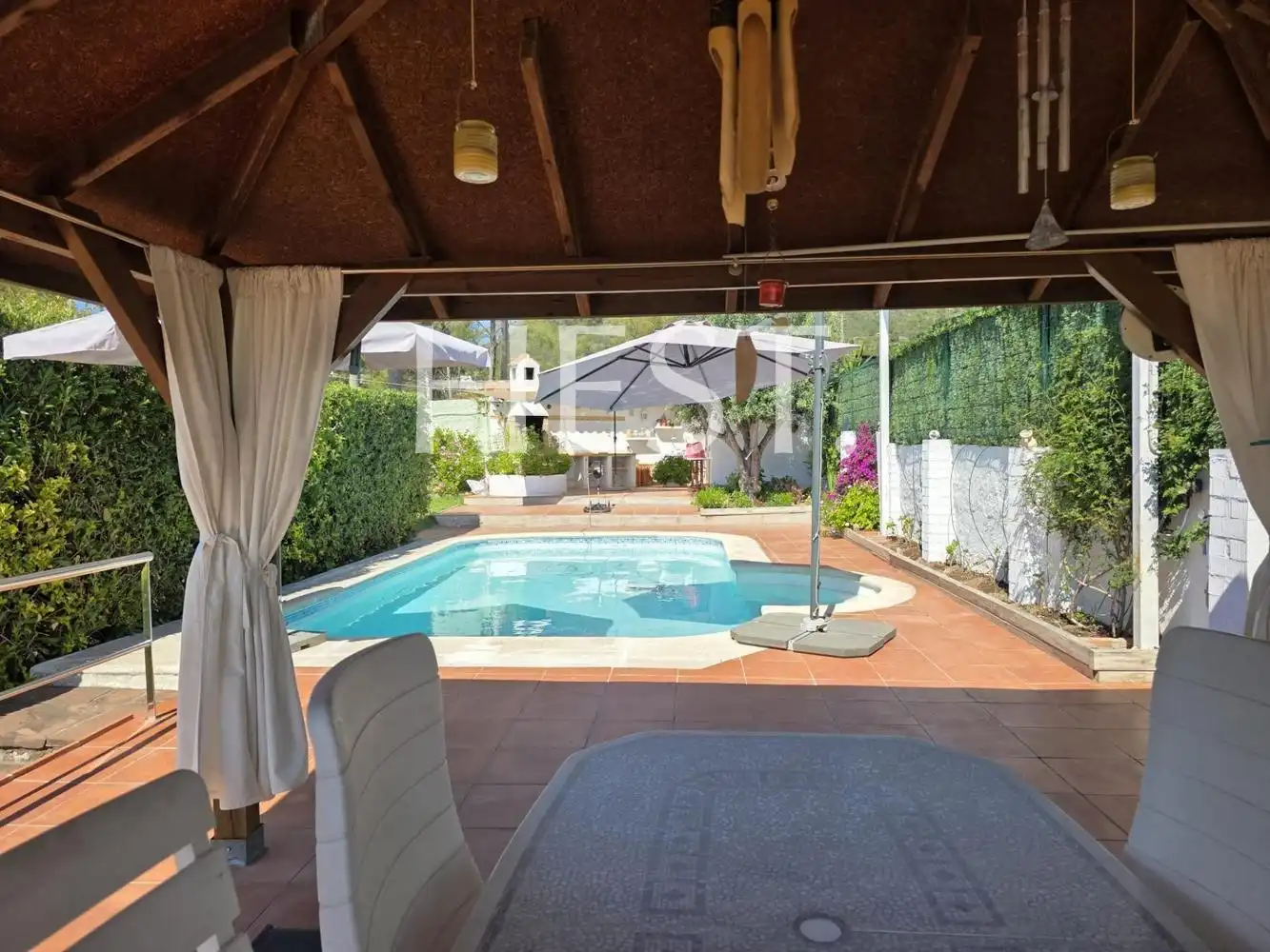 Piscina de Casa o xalet en venda en Castelldefels amb Calefacció, Jardí privat i Parquet