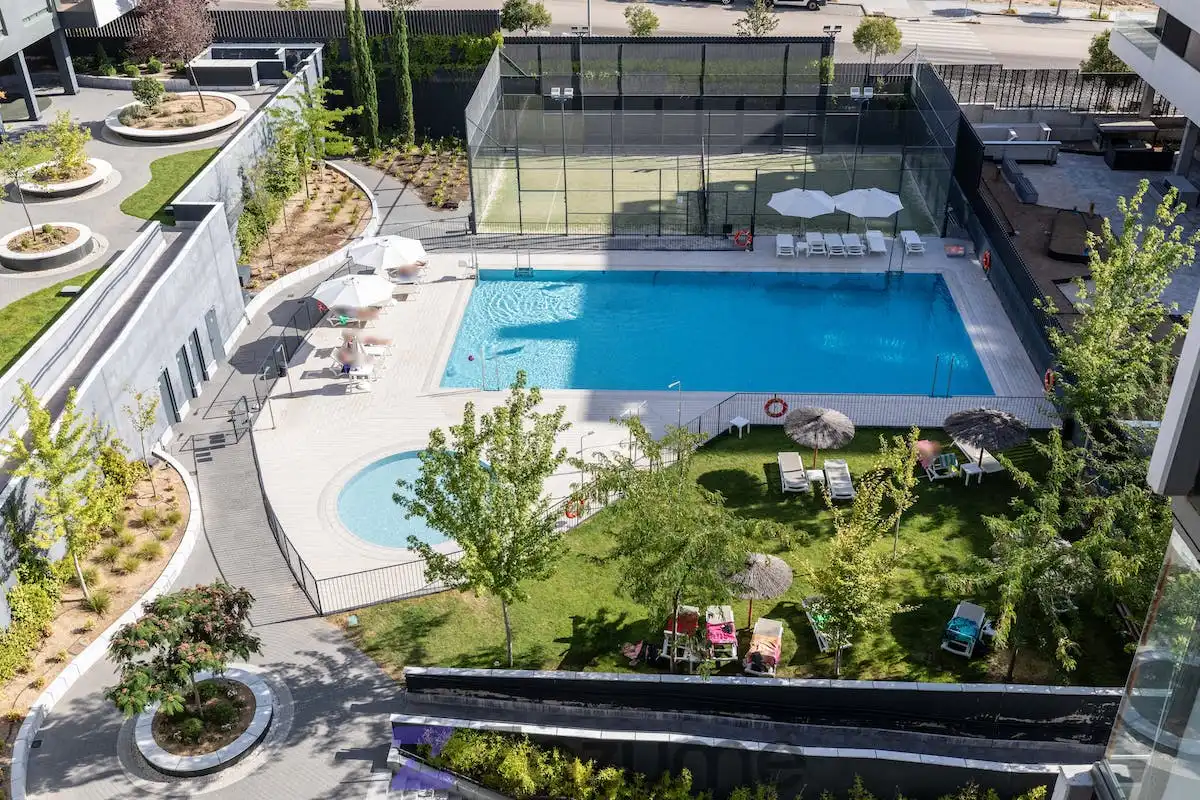 Swimming pool of Flat for rent in Madrid  with Air Conditioner, Private garden and Terrace