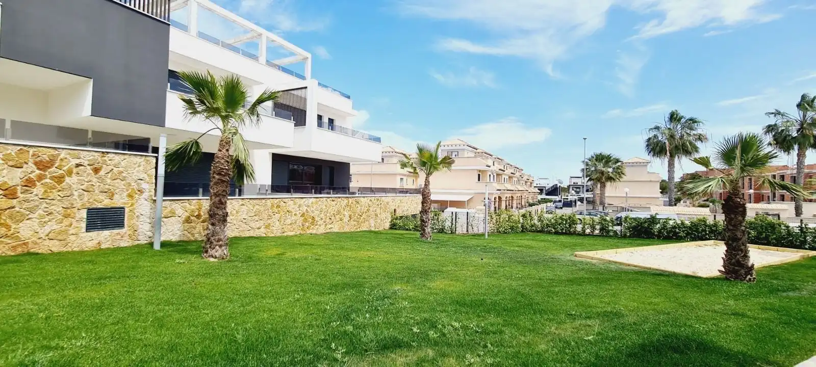 Vista exterior de Ático en venta en Orihuela con Aire acondicionado, Terraza y Trastero