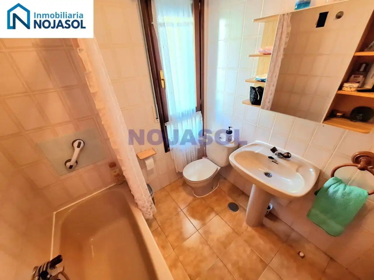 Baño de Apartamento en venta en Noja con Terraza, Amueblado y Balcón
