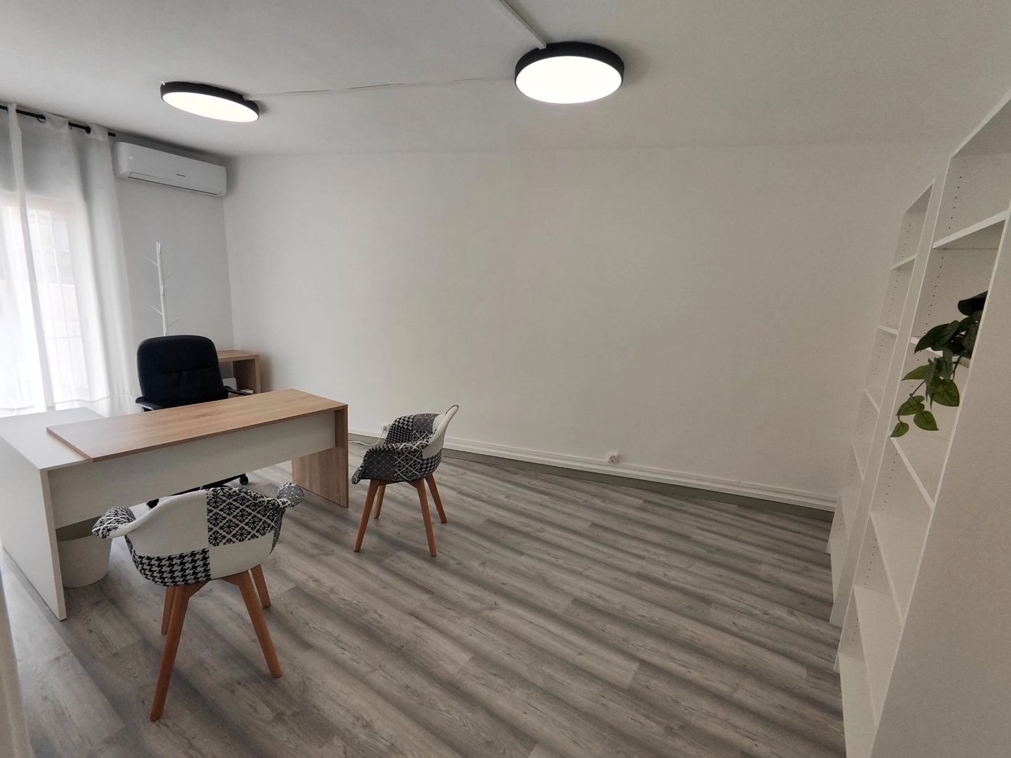 Oficina de lloguer en Santa Coloma de Gramenet amb Aire condicionat