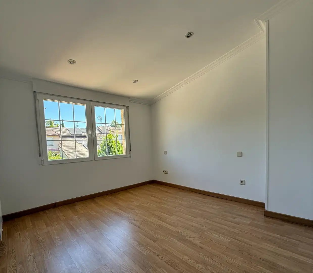Schlafzimmer von Einfamilien-Reihenhaus zum Verkauf in Rivas-Vaciamadrid mit Klimaanlage, Heizung und Privatgarten