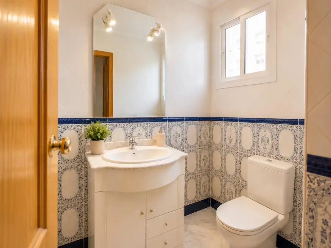 Bathroom of Flat for sale in Torremolinos  with Air Conditioner, Heating and Swimming Pool