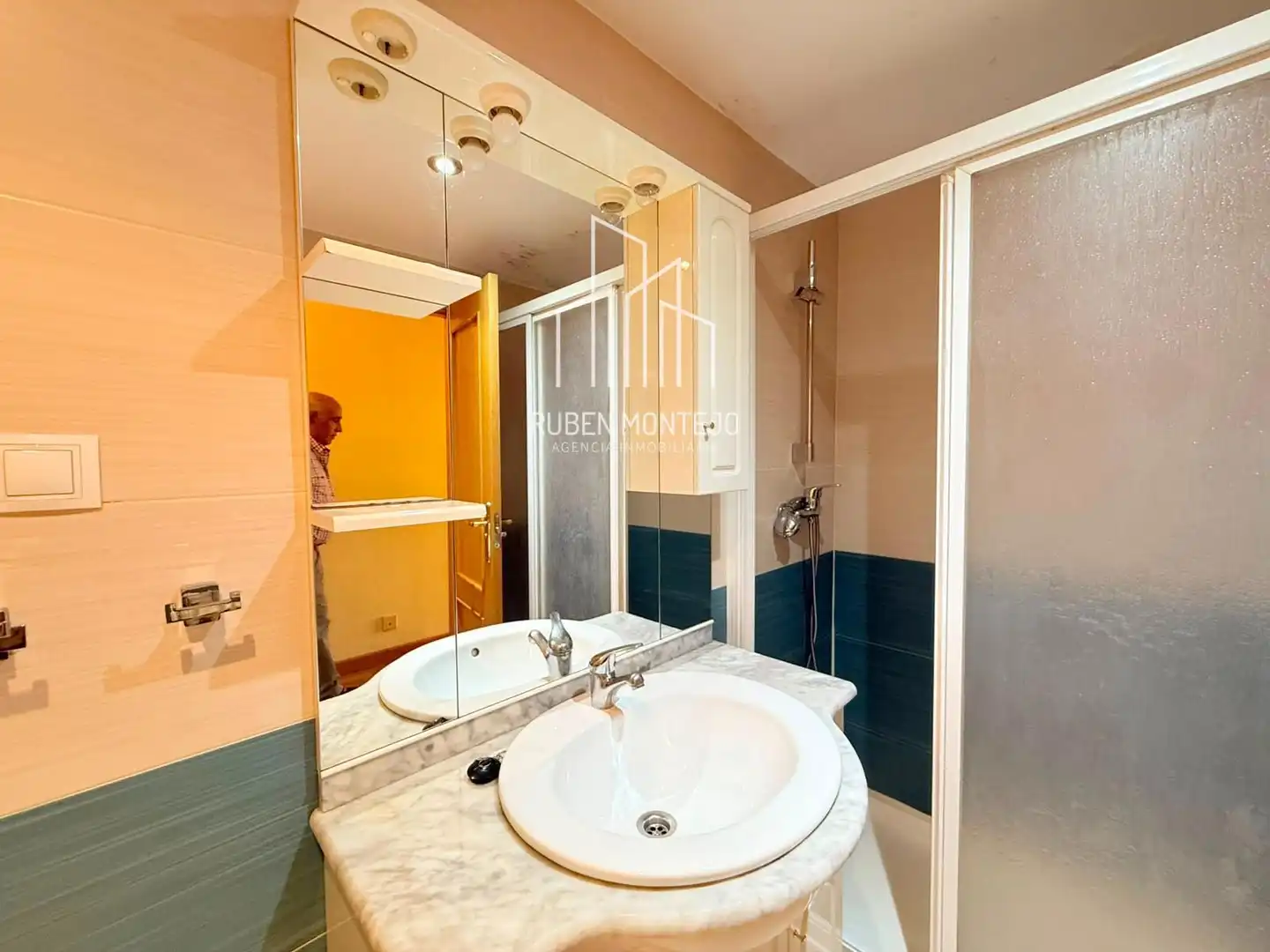 Baño de Piso de alquiler en Salamanca con Calefacción, Terraza y Horno