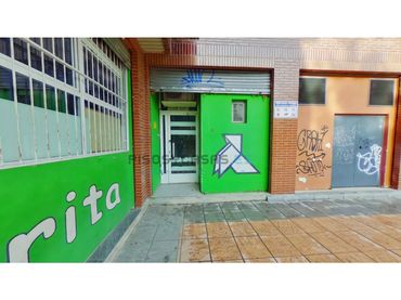 Locale commerciale in affitto a Calle Julio Garcia Condoy 15