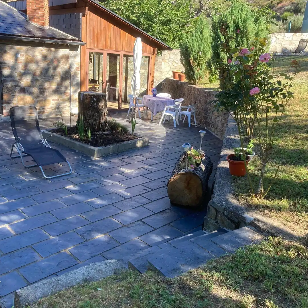 Terrassa de Finca rústica en venda en Vega de Espinareda amb Calefacció, Piscina i Moblat