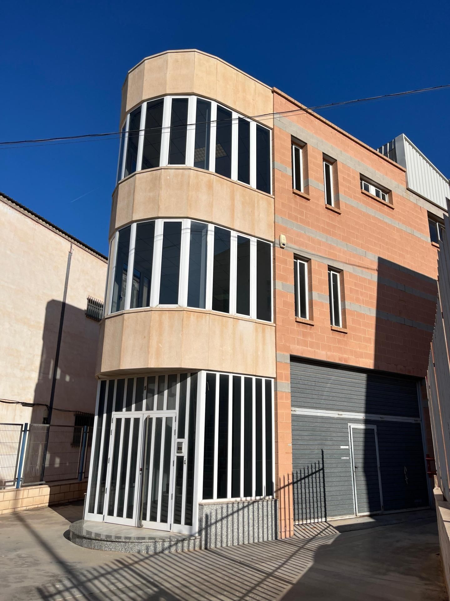 Vista exterior de Nau industrial en venda en Elche / Elx