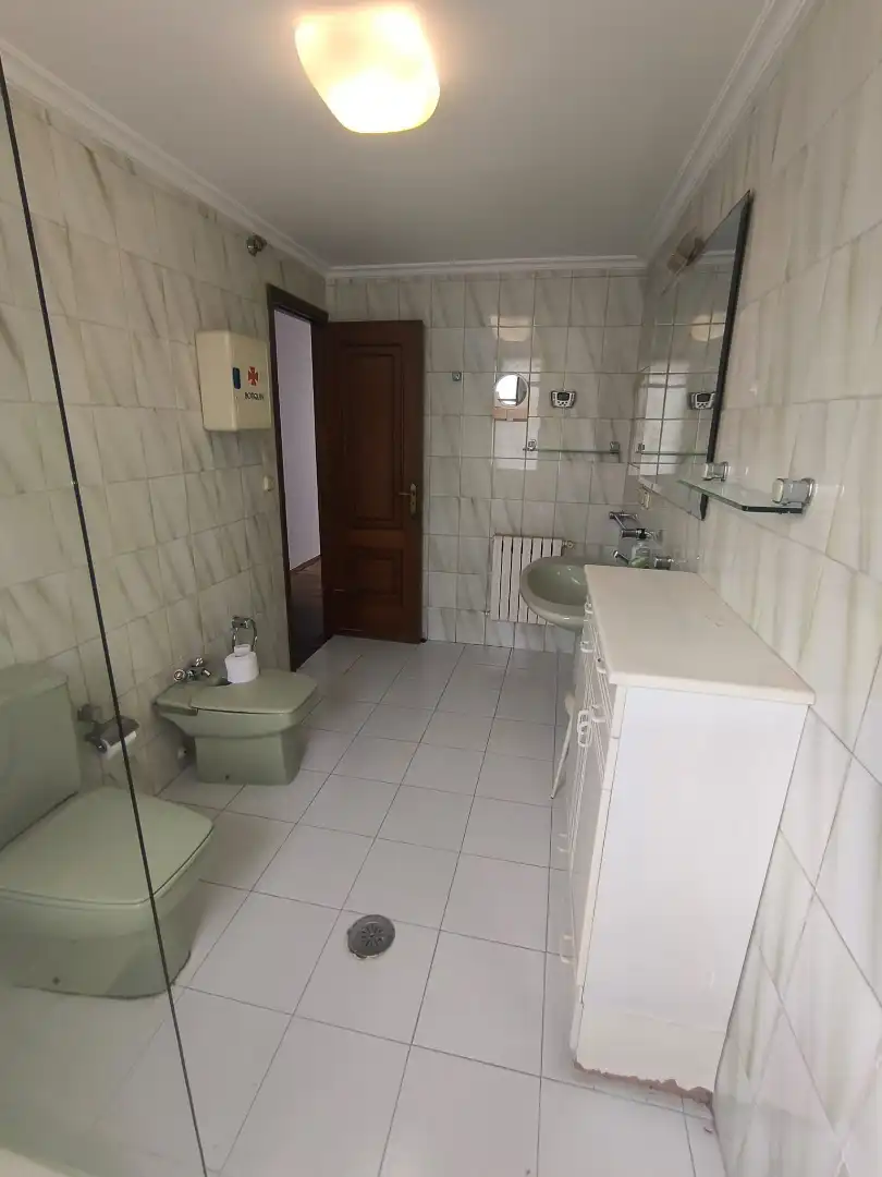 Baño de Piso en venta en Pontevedra Capital  con Calefacción, Parquet y Trastero