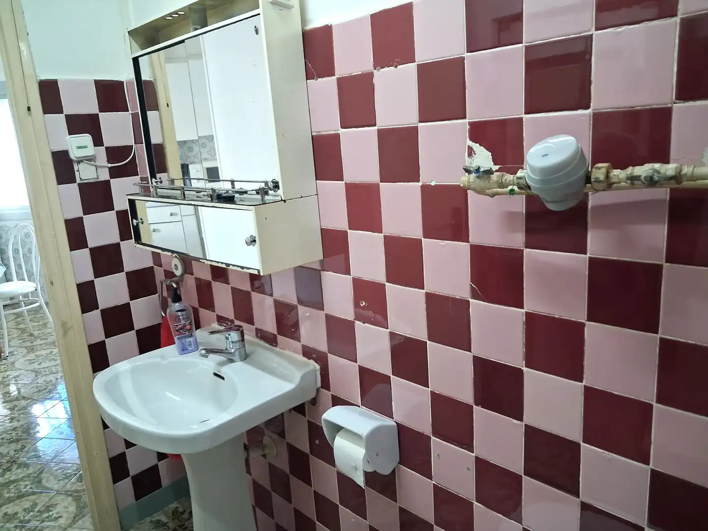 Bathroom of Flat for sale in Zaragoza  with Heating, Terrace and Furnished
