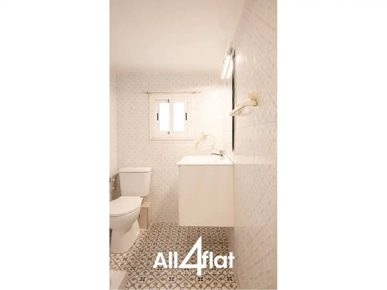 Bathroom of Flat for sale in Barcelona  with Air Conditioner