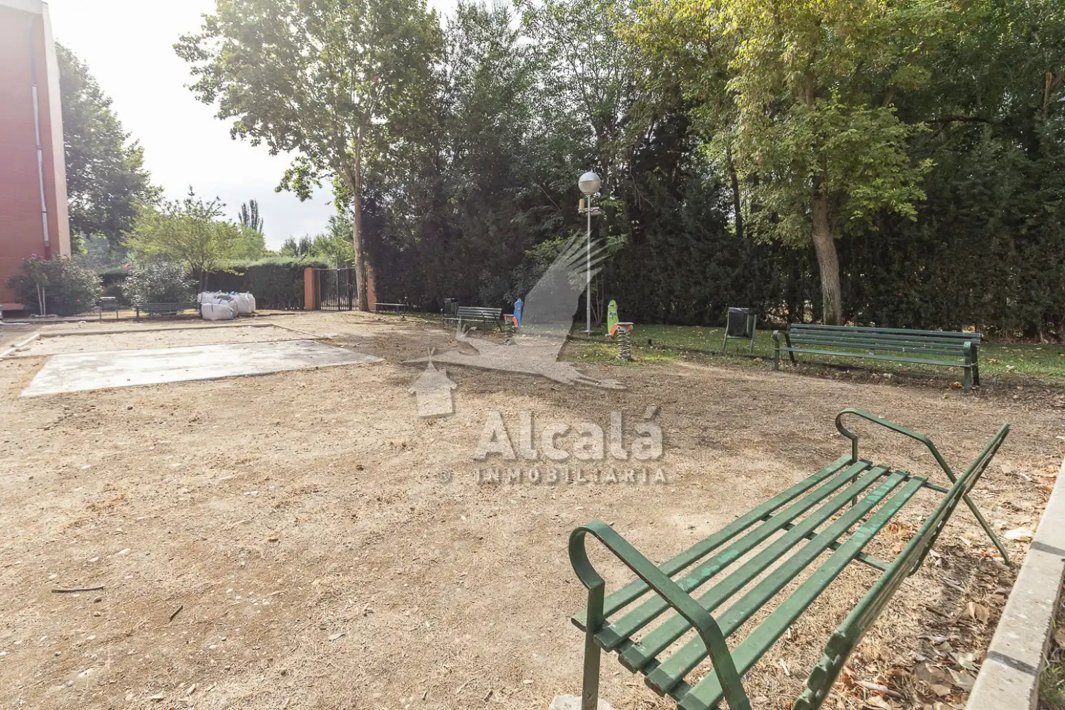 Aparcament de Pis en venda en Alcalá de Henares amb Aire condicionat, Calefacció i Moblat