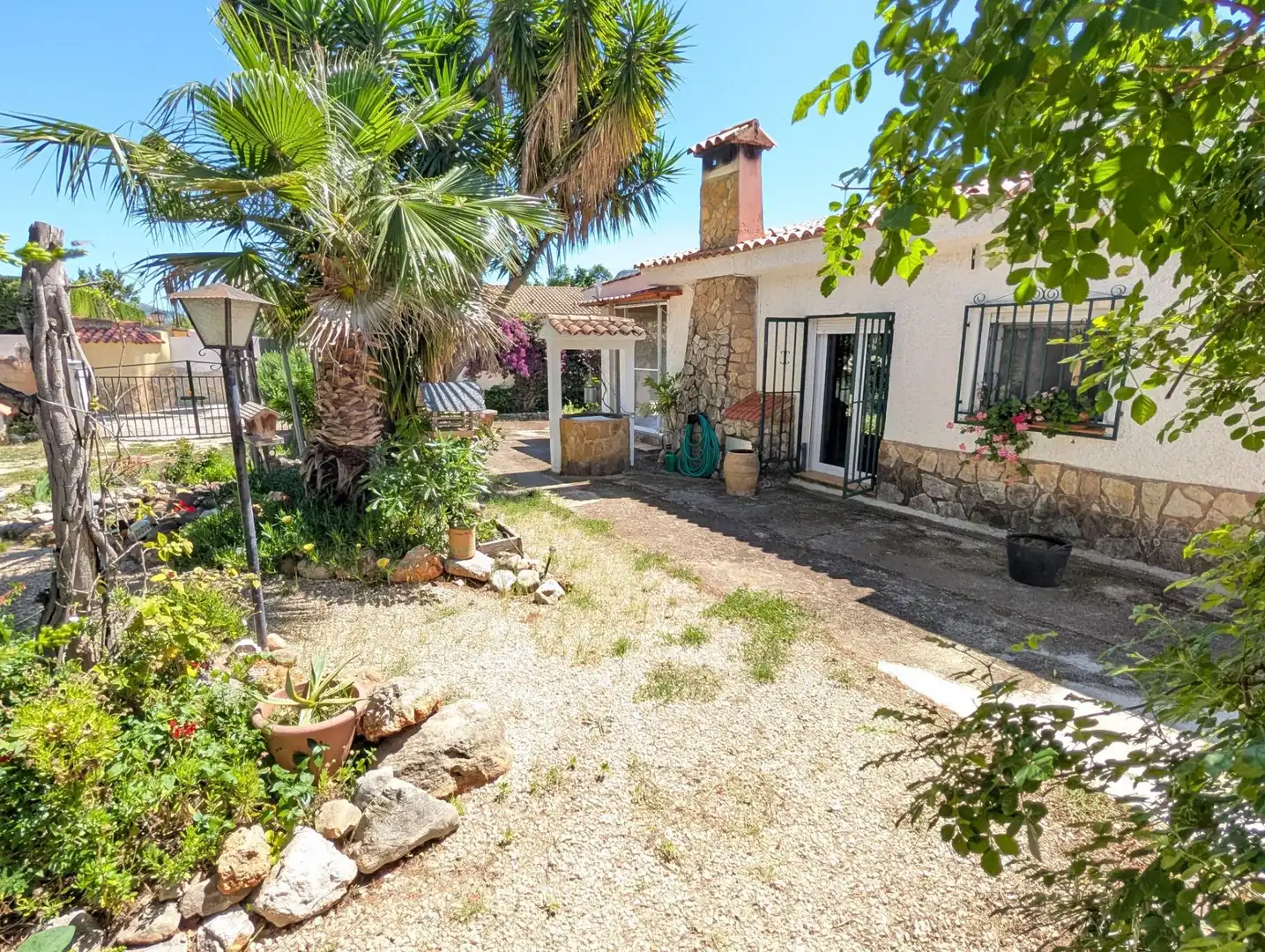 Vista exterior de Casa o xalet en venda en Gandia amb Aire condicionat, Jardí privat i Terrassa