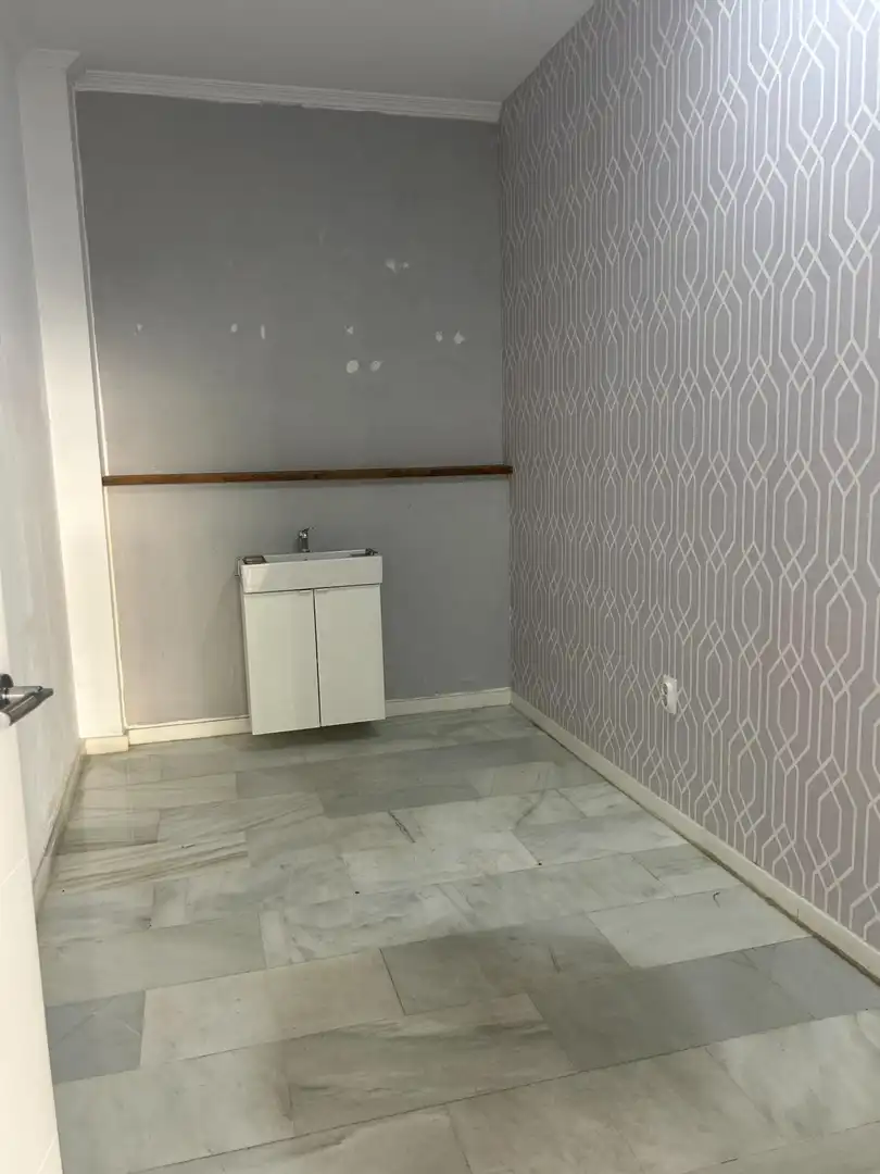 Badezimmer von Geschaftsraum zur Miete in Fuengirola mit Klimaanlage
