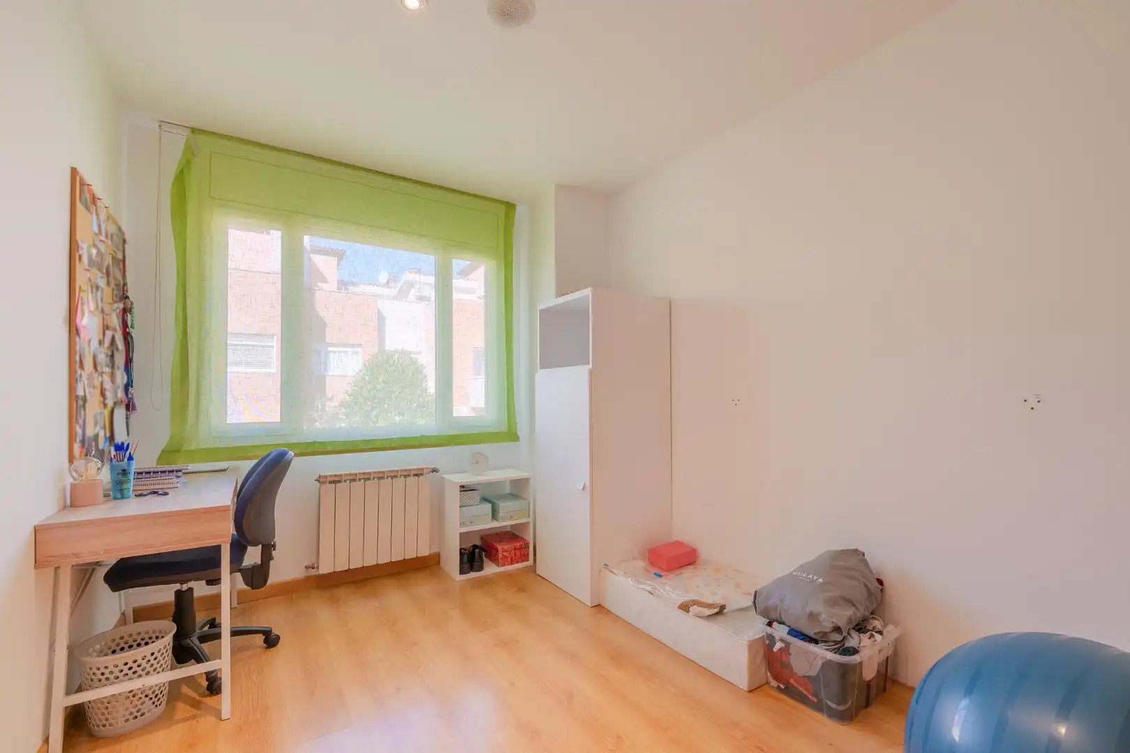 Habitación de Casa adosada en venta en Fornells de la Selva con Aire acondicionado, Calefacción y Jardín privado