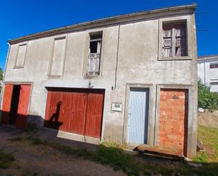 Vista exterior de Edifici en venda en Guijuelo