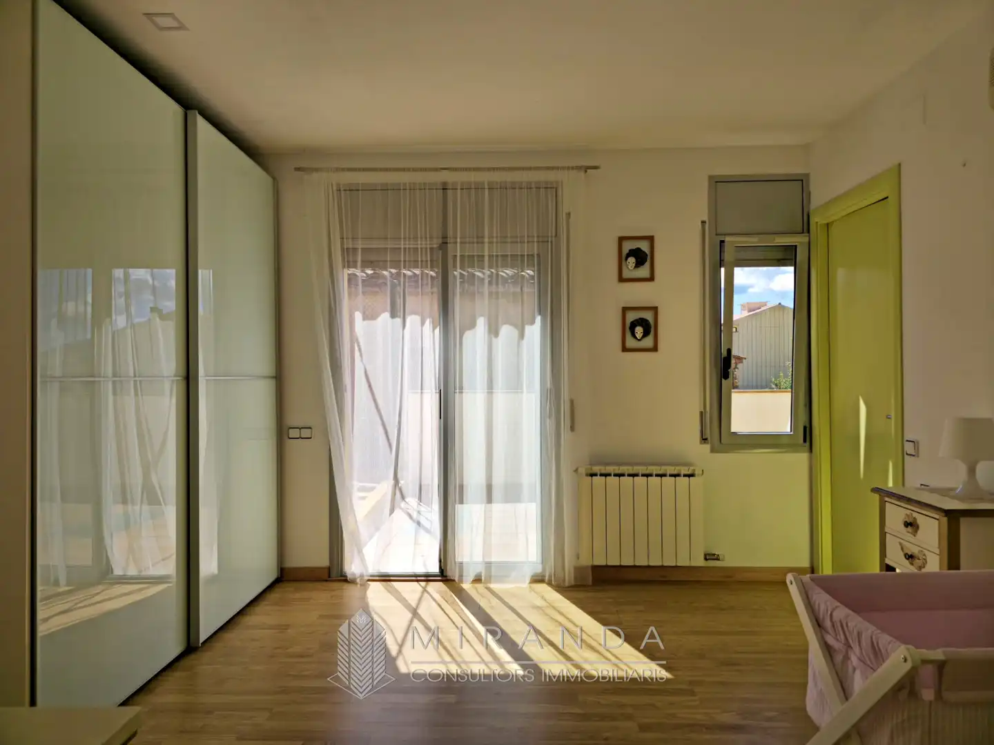 Habitación de Casa adosada de alquiler con opción a compra en Breda con Aire acondicionado, Calefacción y Parquet