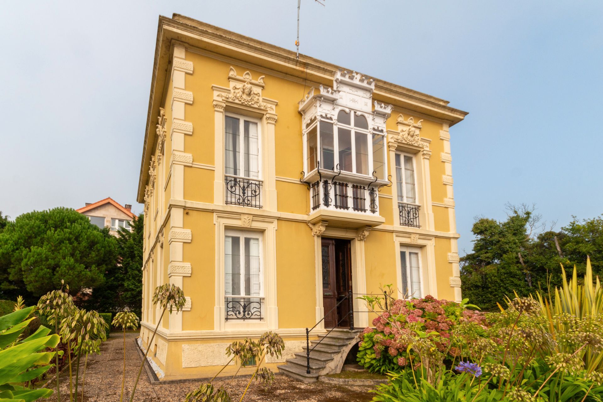 Vista exterior de Casa o xalet en venda en Gozón amb Jardí privat, Parquet i Traster
