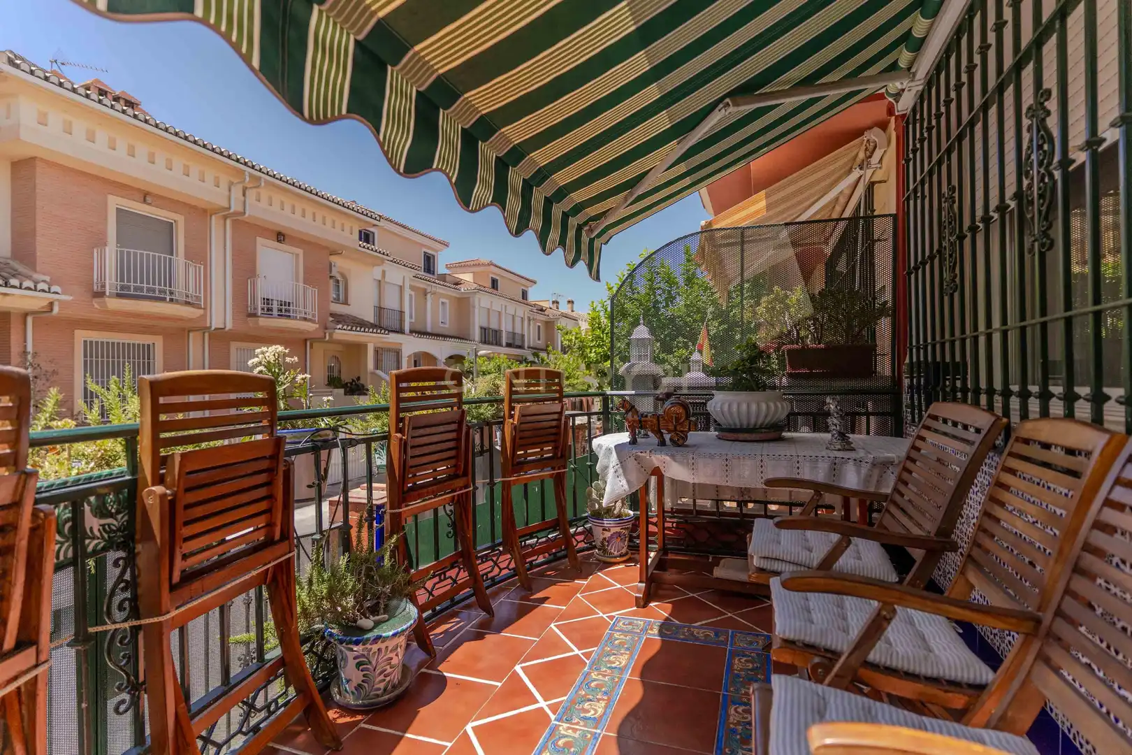 Terrassa de Casa o xalet en venda en Churriana de la Vega amb Aire condicionat, Traster i Piscina