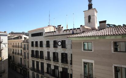 Vista exterior de Àtic en venda en Girona Capital amb Calefacció, Terrassa i Traster