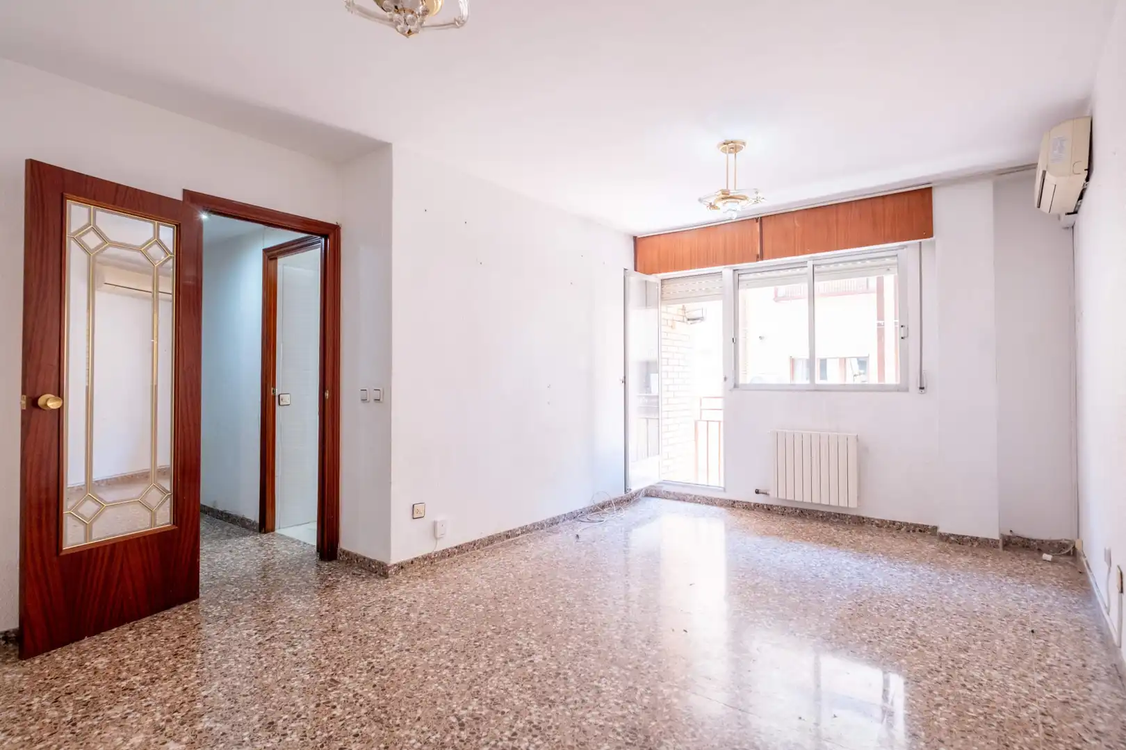 Wohnung zum Verkauf in Zaragoza mit Klimaanlage, Heizung und Terrasse