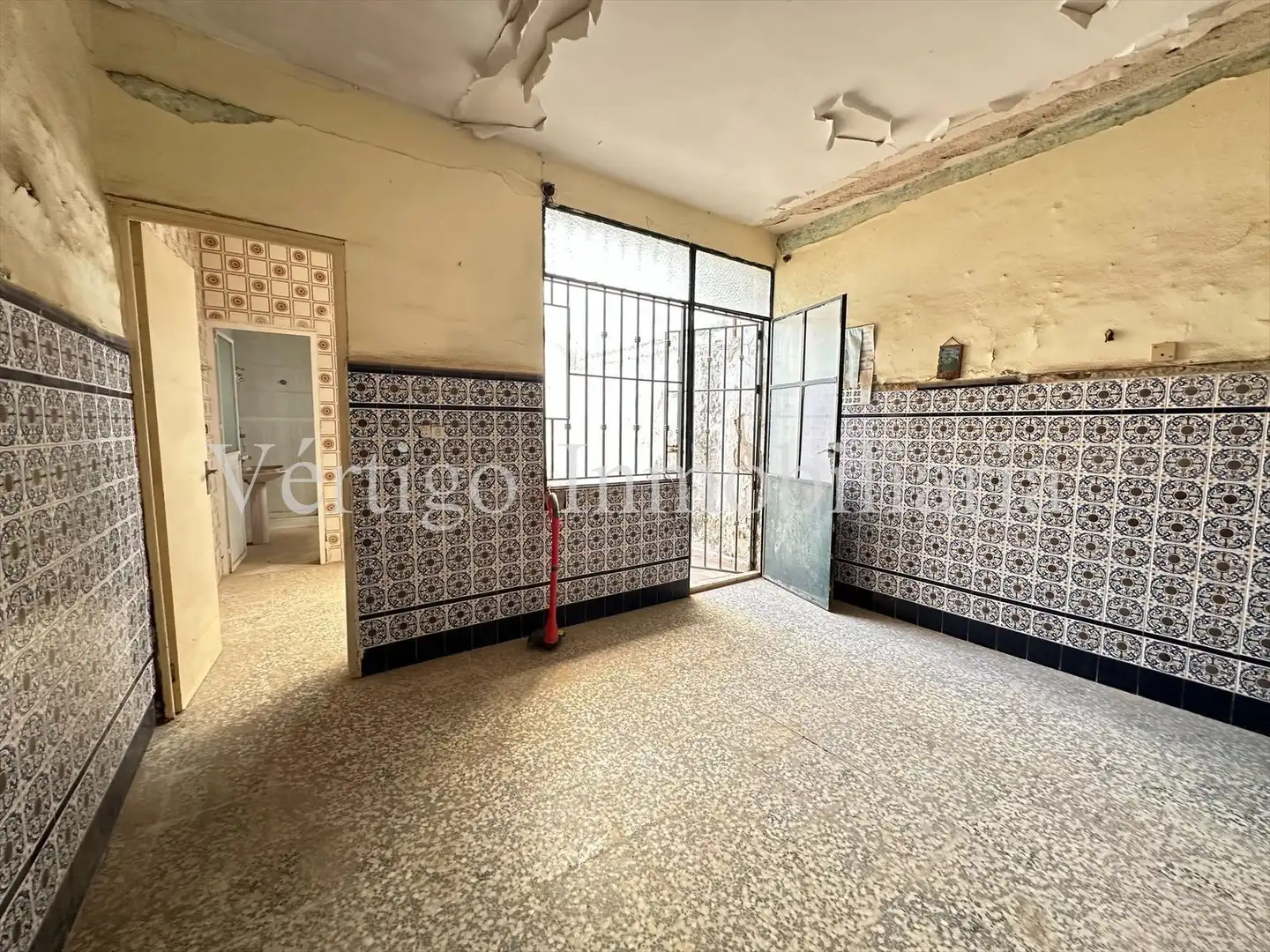 Houses for sale in Dos Hermanas  with Terrace, Storage room and Balcony