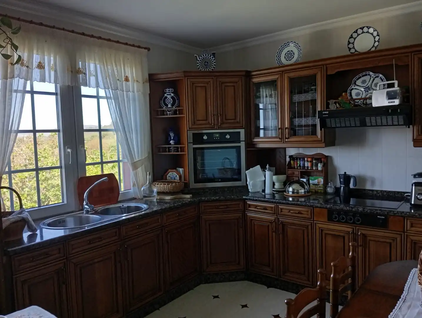 Cuina de Casa o xalet en venda en Carballo amb Calefacció, Moblat i Forn