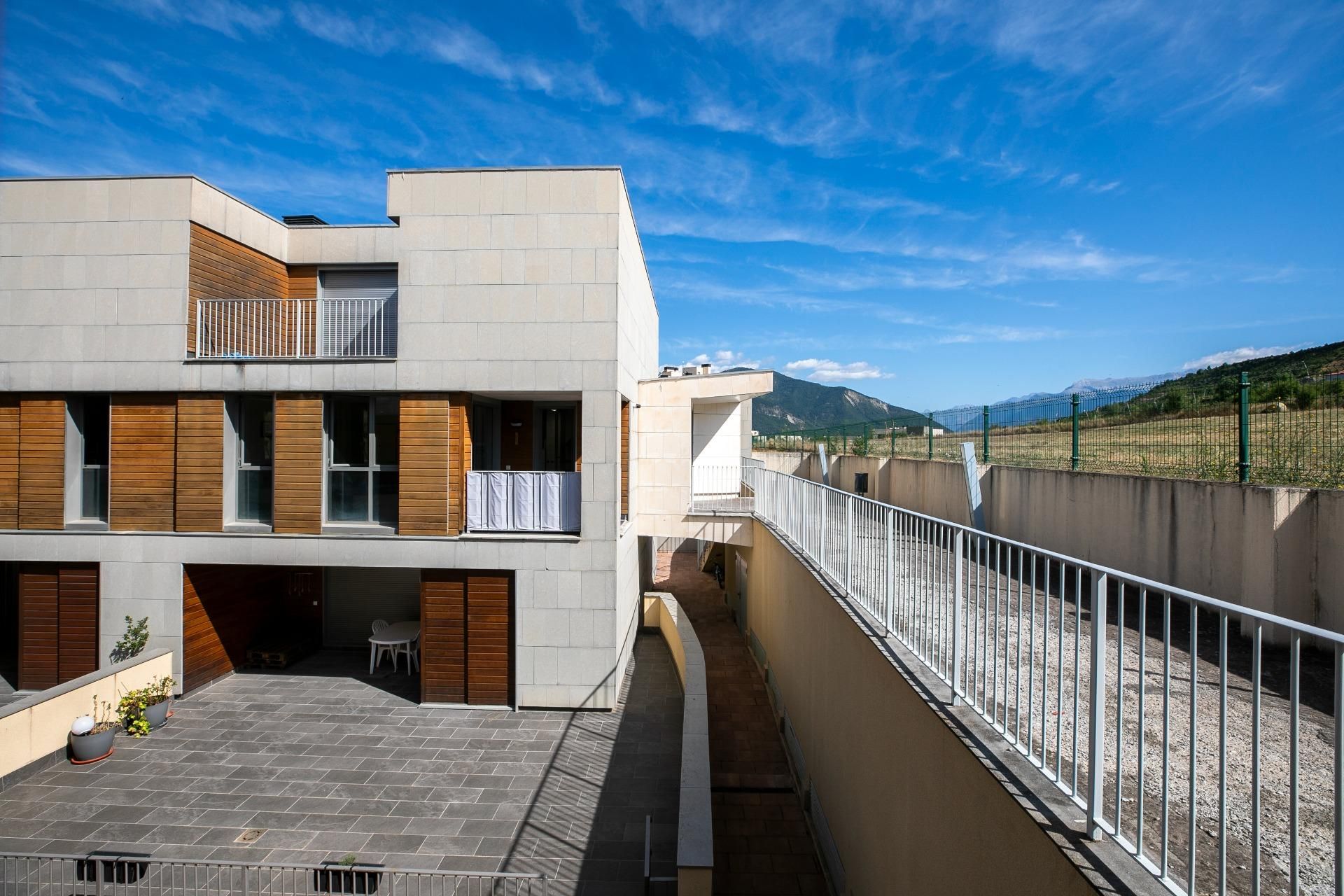 Vista exterior de Piso en venta en Sabiñánigo con Calefacción, Jardín privado y Terraza