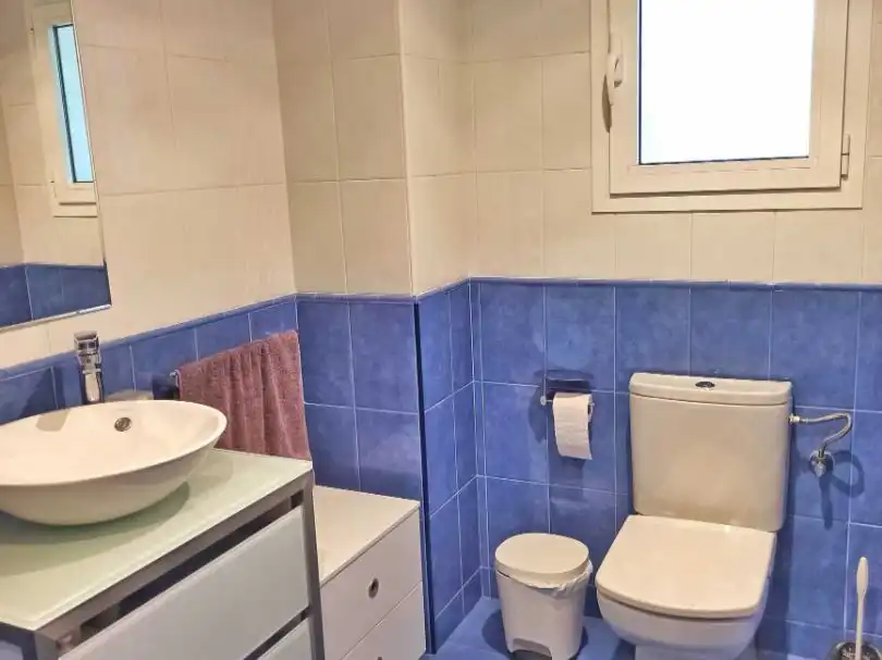 Badezimmer von Einfamilien-Reihenhaus zum Verkauf in Vícar mit Klimaanlage und Terrasse