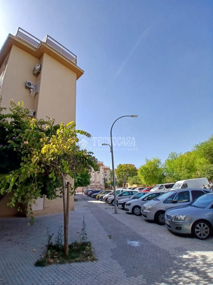 Aparcament de Pis en venda en  Sevilla Capital amb Aire condicionat