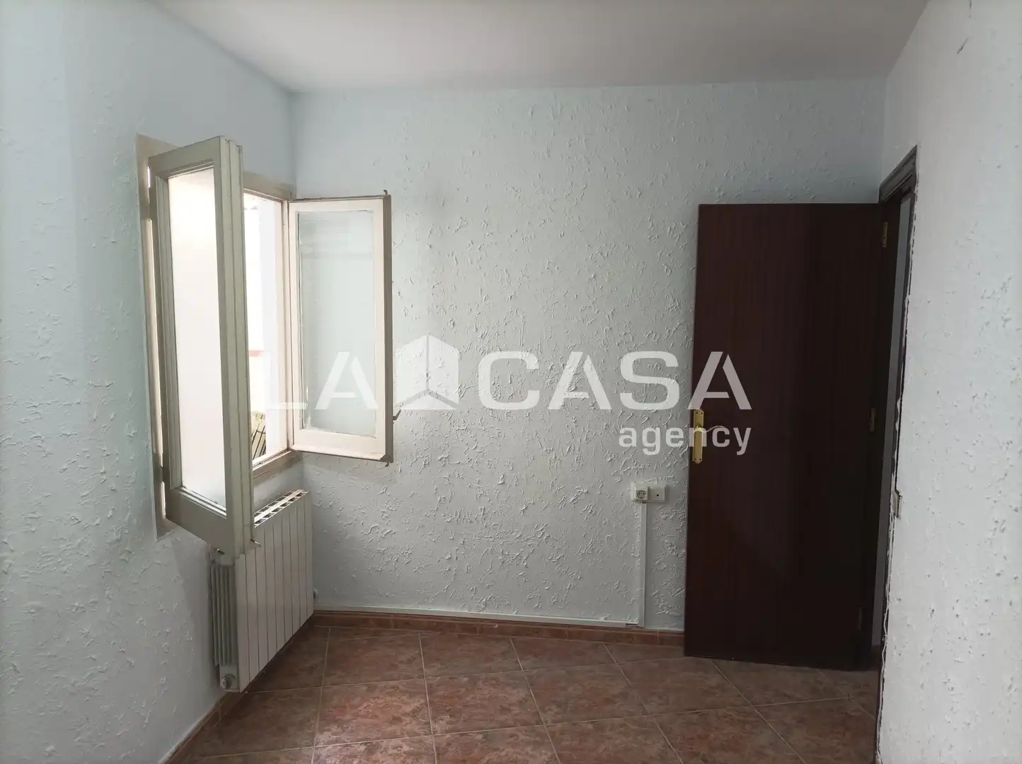 Piso en venta en Santa Coloma de Gramenet con Calefacción, Terraza y Trastero