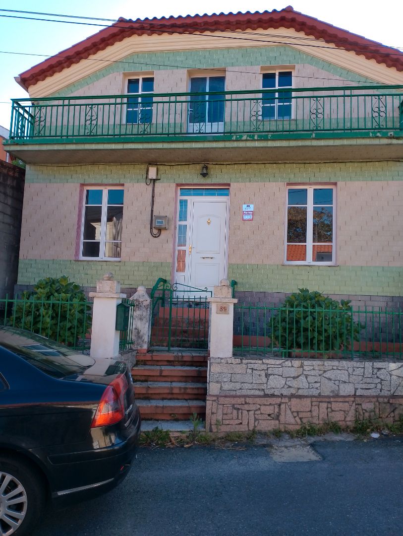 Vista exterior de Casa o xalet en venda en Ribeira amb Calefacció, Jardí privat i Terrassa