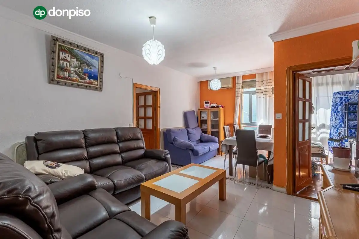 Sala de estar de Piso en venta en Granada con Alarma