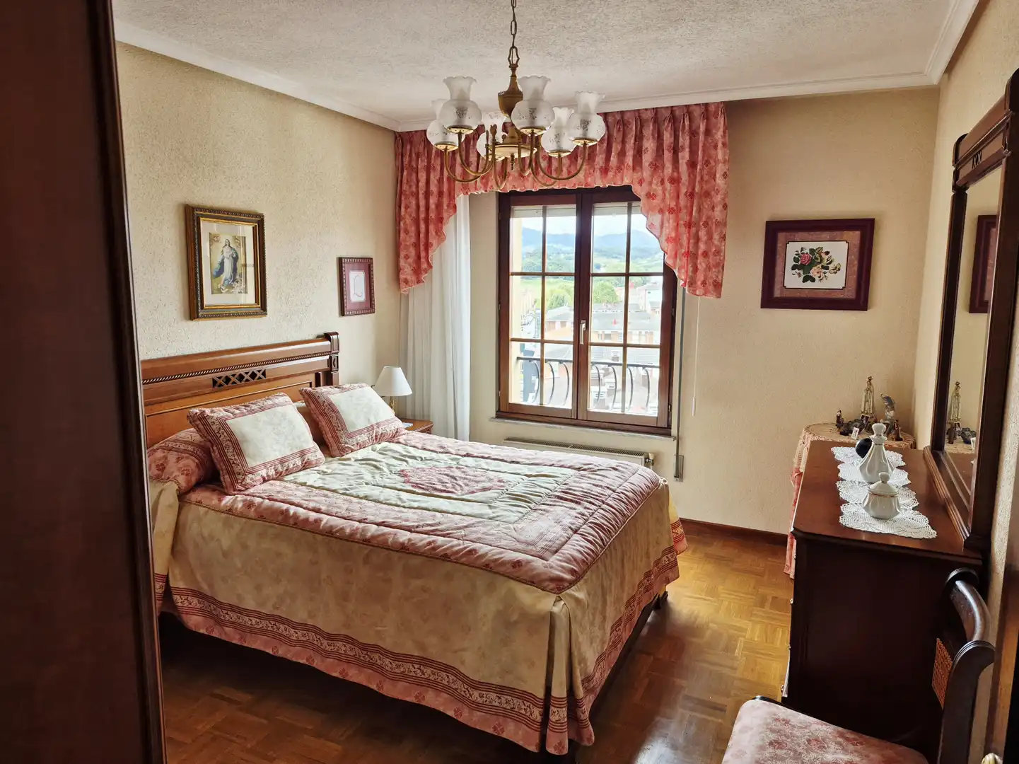 Habitación de Piso en venta en Avilés con Calefacción, Parquet y Trastero