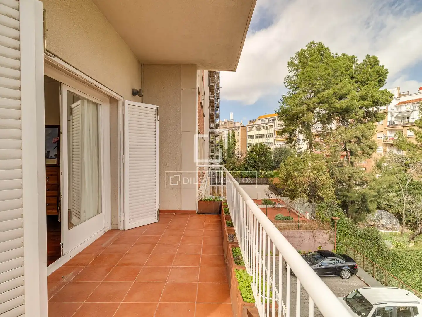 Außenansicht von Wohnung zum Verkauf in Barcelona mit Klimaanlage, Heizung und Privatgarten